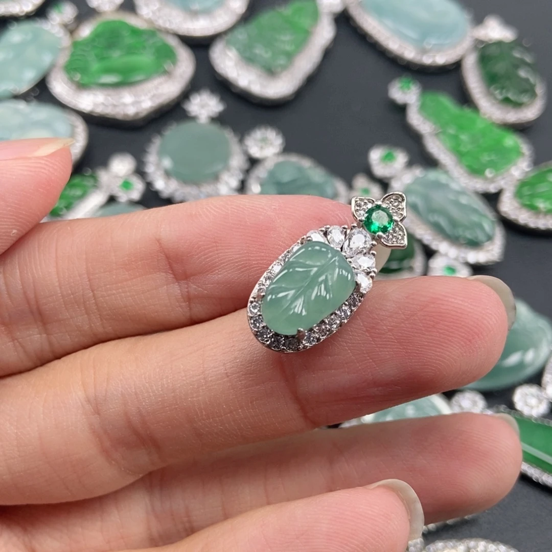 翡翠未镶嵌吊坠(不含链)