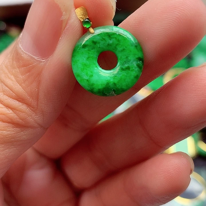 翡翠18K金镶嵌颈饰翡翠