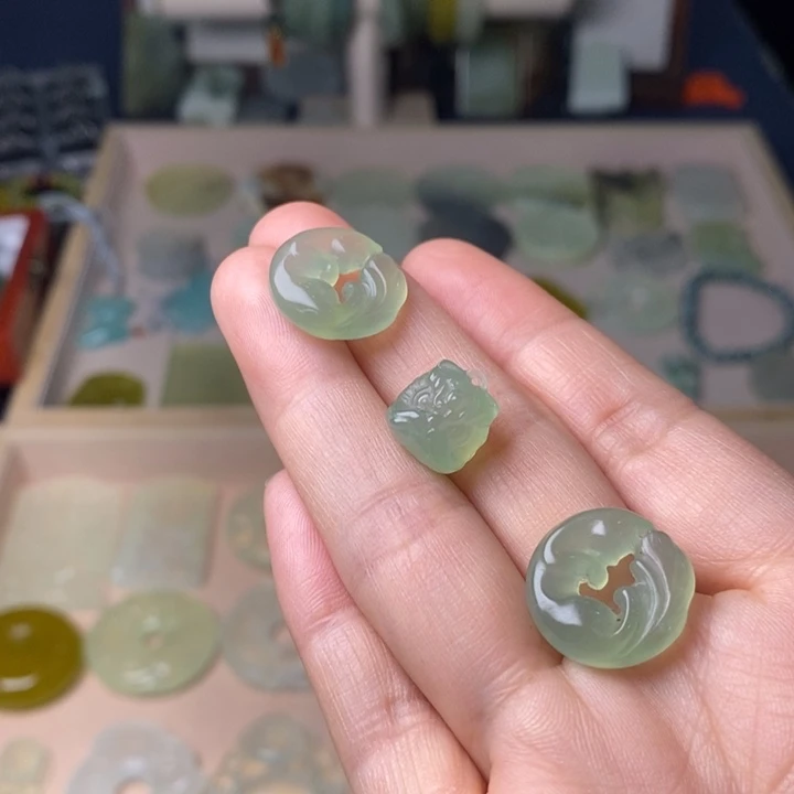 蛇纹石玉颈饰未镶嵌