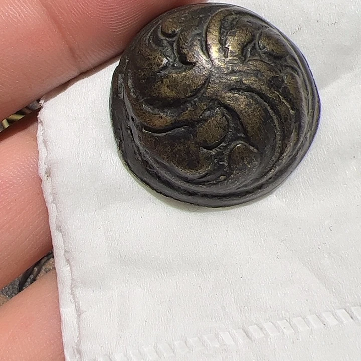 玻璃颈饰在这里的