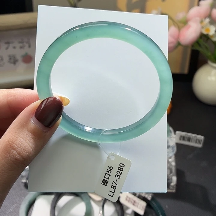 翡翠未镶嵌手镯纯净啤酒瓶绿56