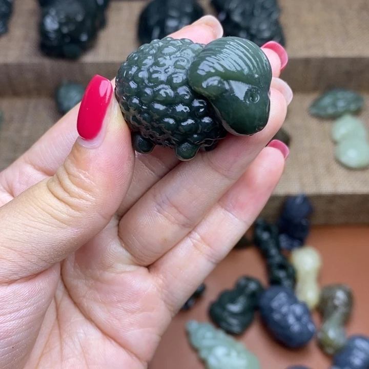 颈饰未镶嵌和田玉（糖玉）