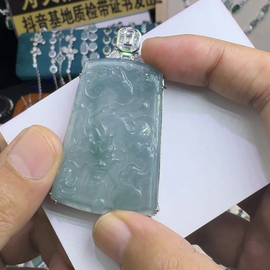 翡翠未镶嵌挂件18722