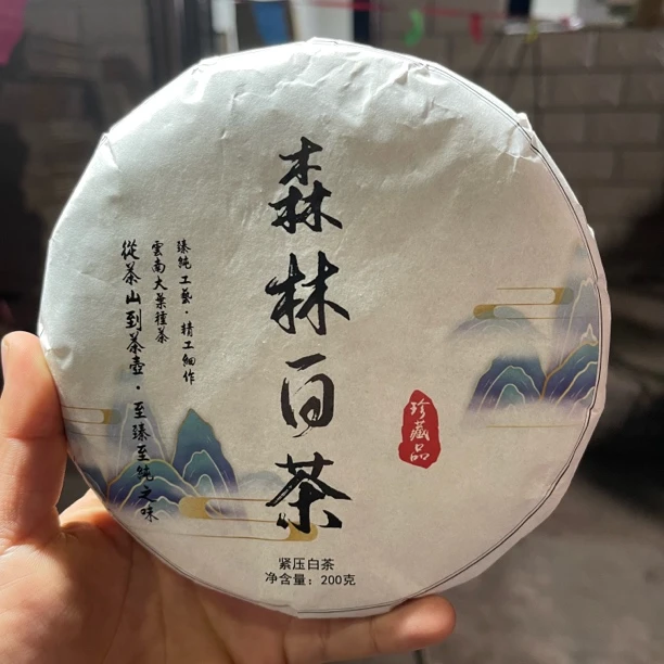 2017年东弄森林白茶春 200克饼 2月15【47号】