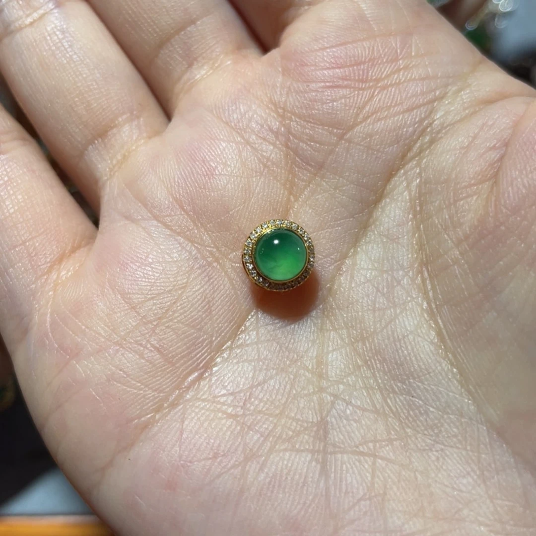 颈饰18K金镶嵌翡翠小*