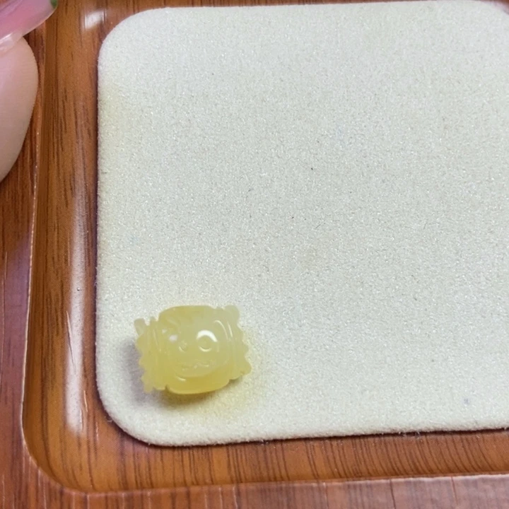 琥珀未镶嵌珠宝奇石糖果0.93g