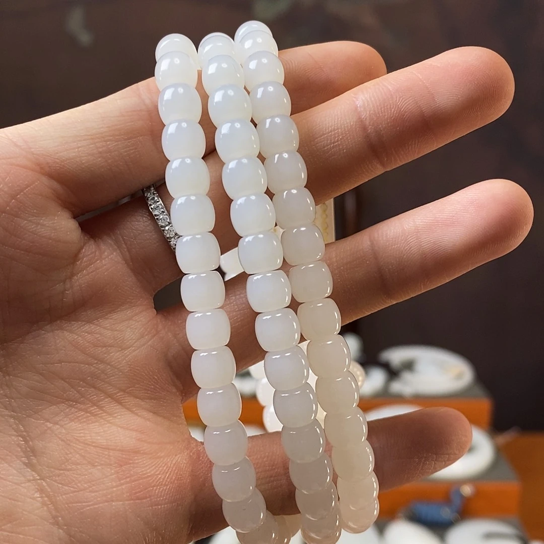 和田玉挂件未镶嵌万***?