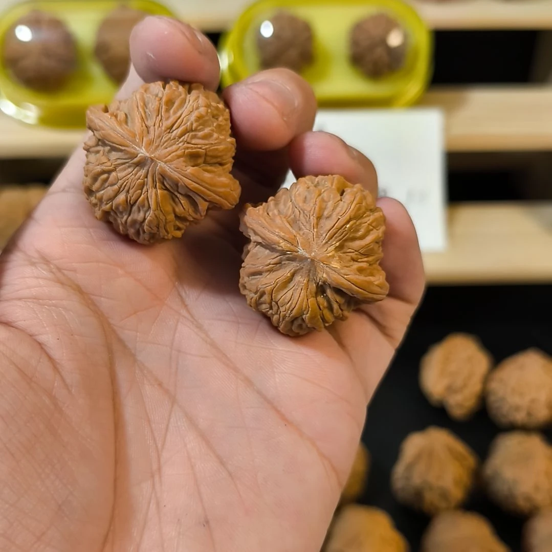 文玩核桃吊坠36磨盘有黄