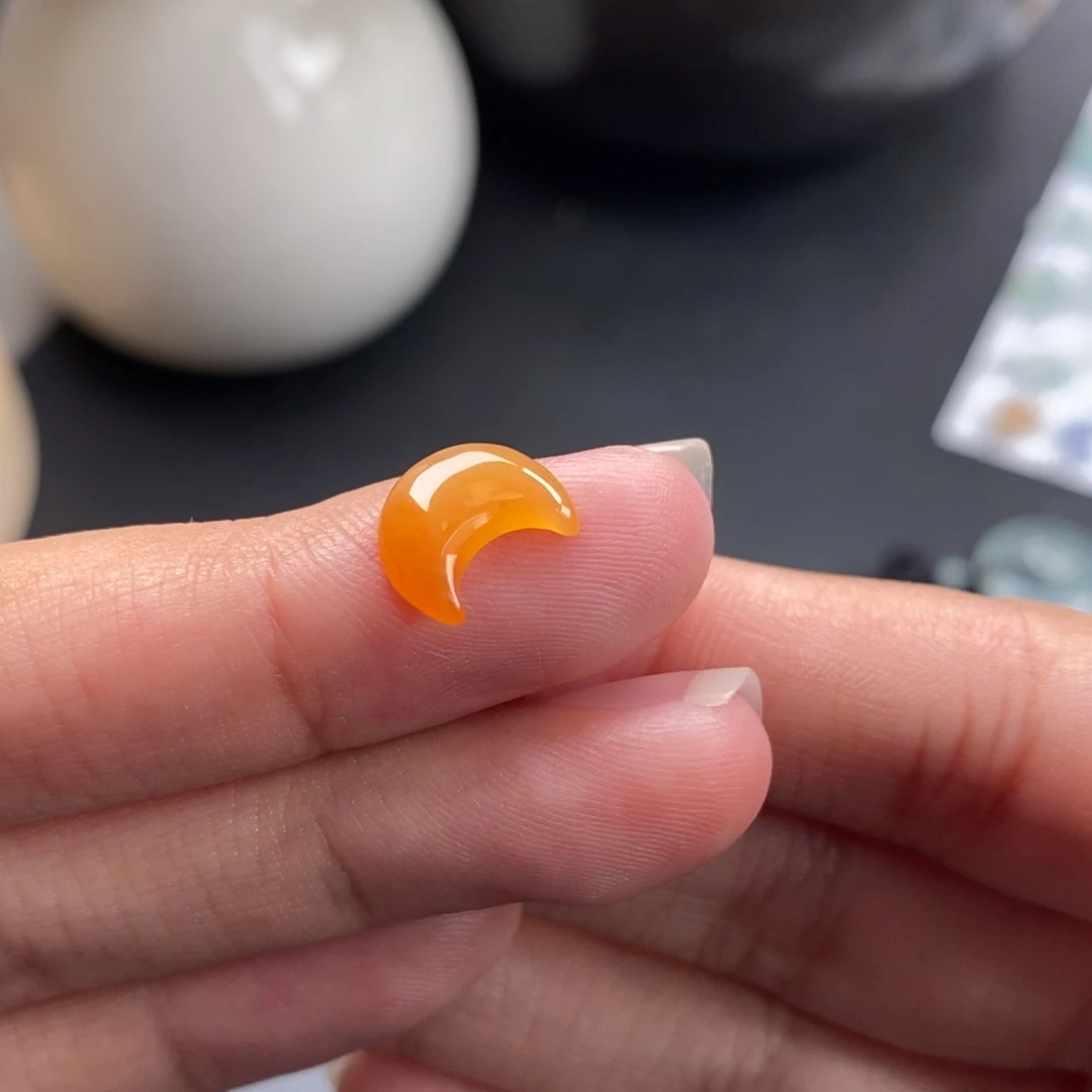 翡翠裸石橘黄翡月亮