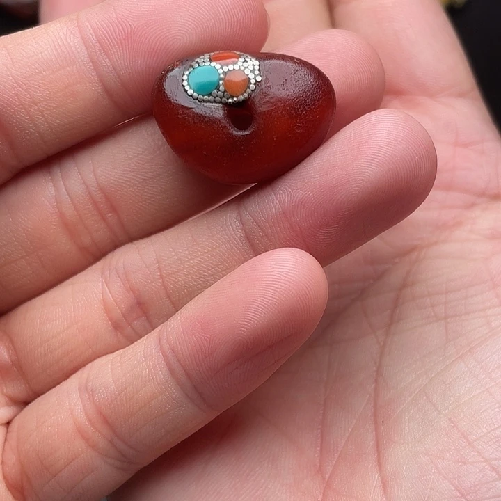 琥珀未镶嵌裸石镶嵌红饼子