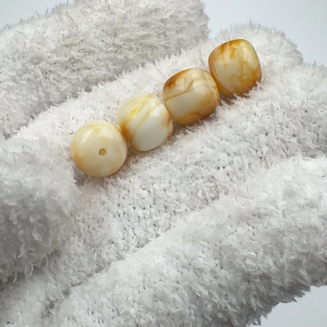 琥珀未镶嵌颈饰全品蜜蜡