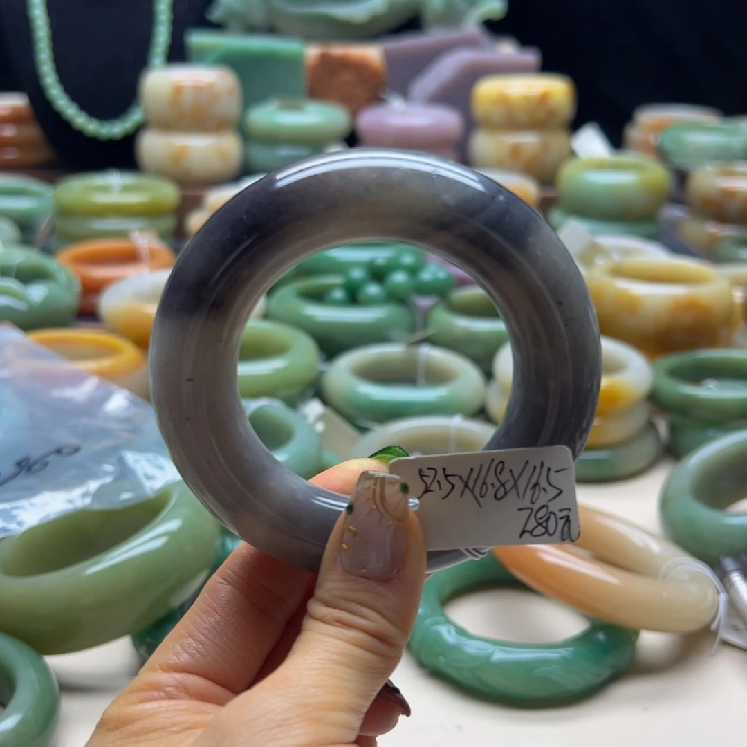 蹦***‍石英岩玉手镯未镶嵌