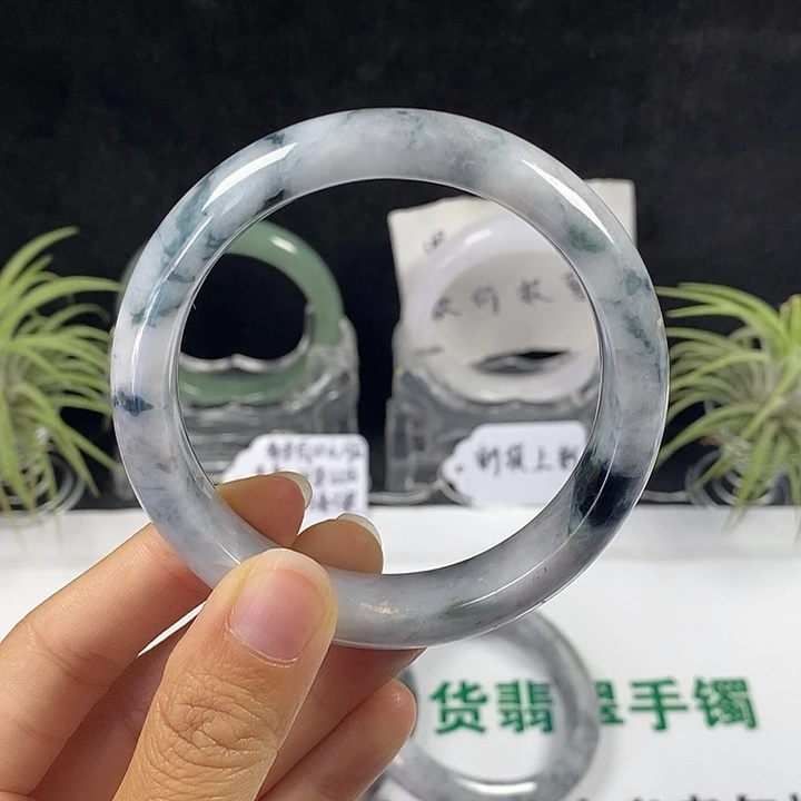 未镶嵌手镯翡翠83号。 59.1圈
