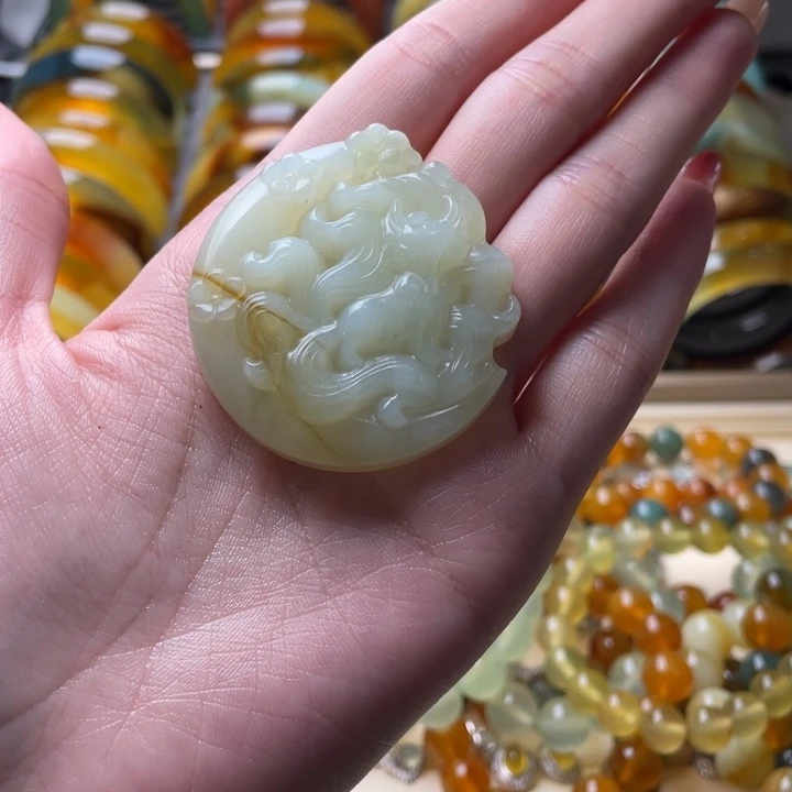 蛇纹石玉吊坠未镶嵌繁***学