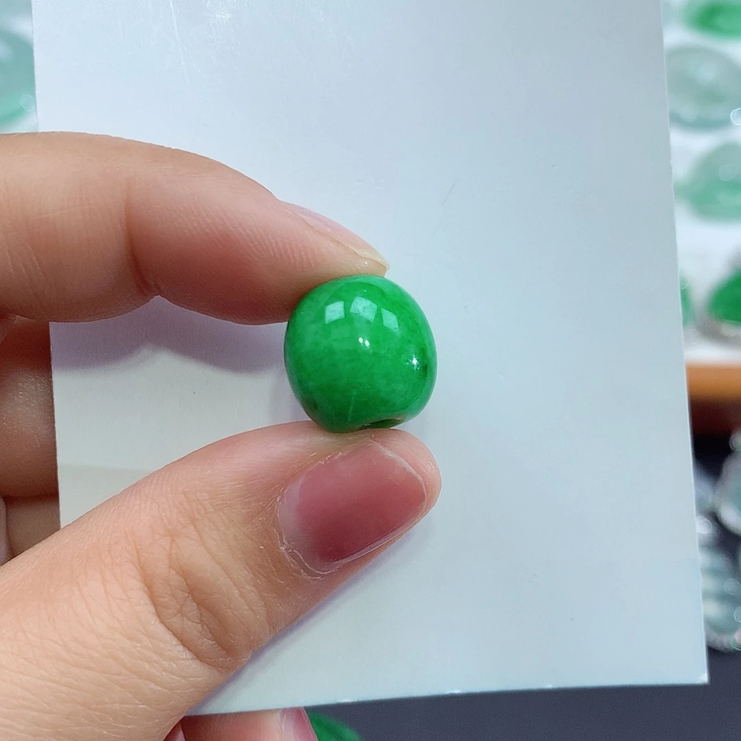 翡翠未镶嵌颈饰路路通