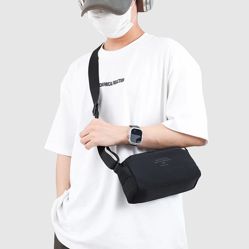 2025网红潮款男包多隔层斜挎包男士外出随身小包女休闲便携单肩包