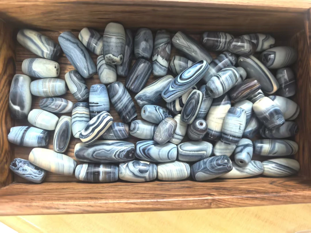 天然缠丝玛瑙蓝沁裸珠