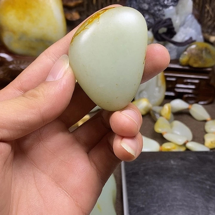 和田玉未镶嵌把件