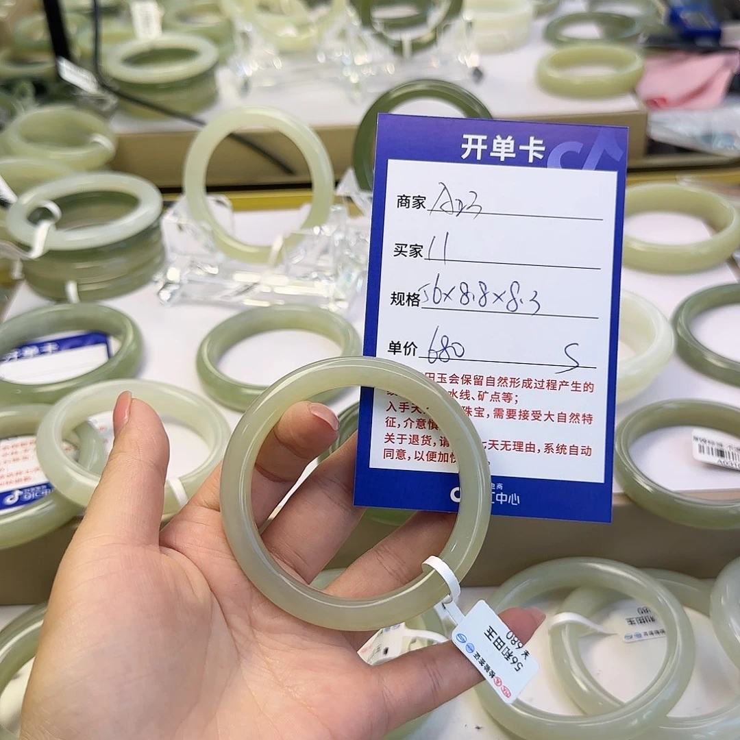 1***-和田玉手镯未镶嵌