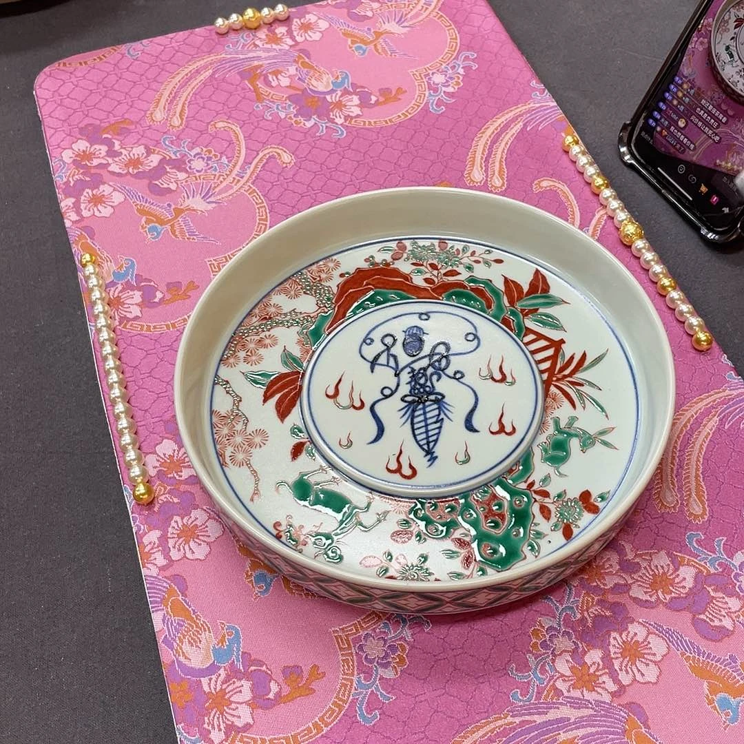 米***德搪瓷杯子里还有很多东西