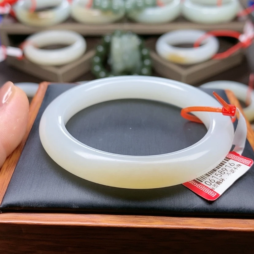 【闪购商品】和田玉手镯未镶嵌5556