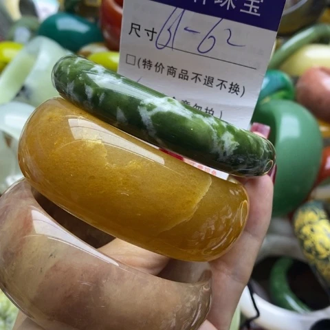 蛇纹石玉手镯未镶嵌