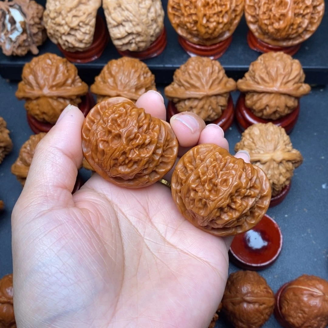 .****文玩核桃把件宫灯