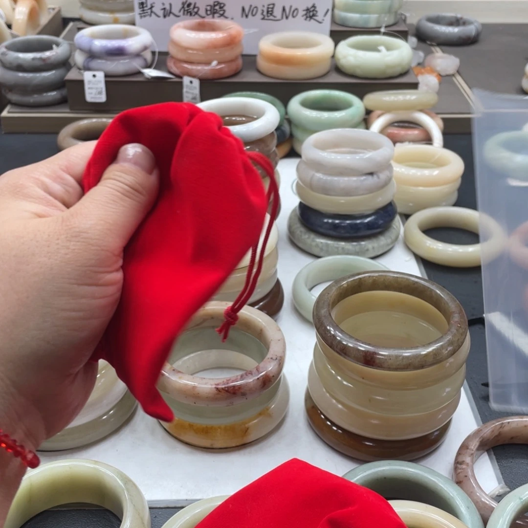 石英岩玉手镯未镶嵌娜**?