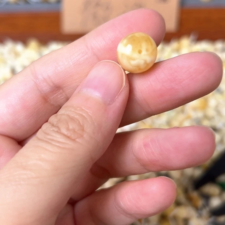 蜜蜡未镶嵌裸石11.5mm一个