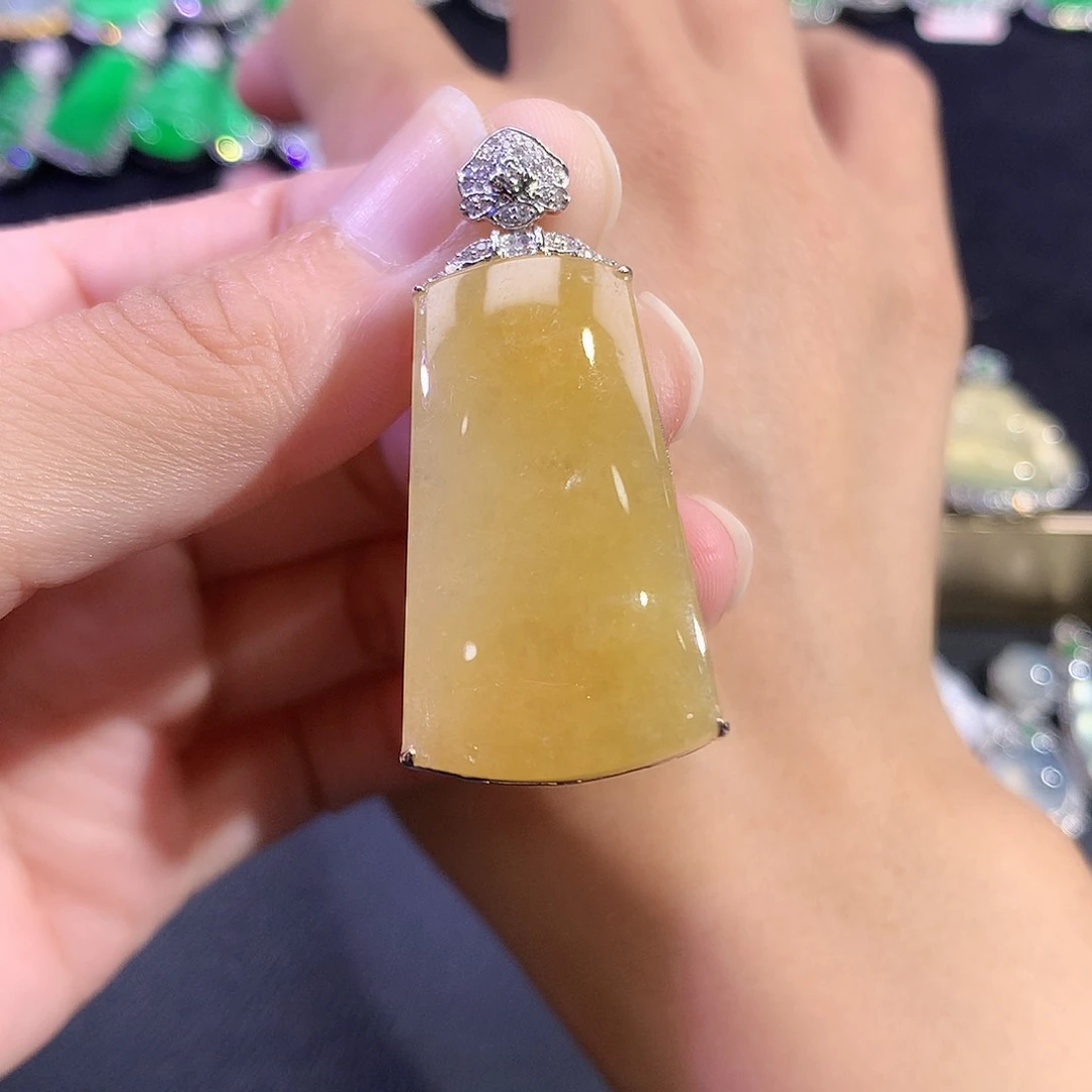 黄***米翡翠18K金镶嵌吊坠(赠链)