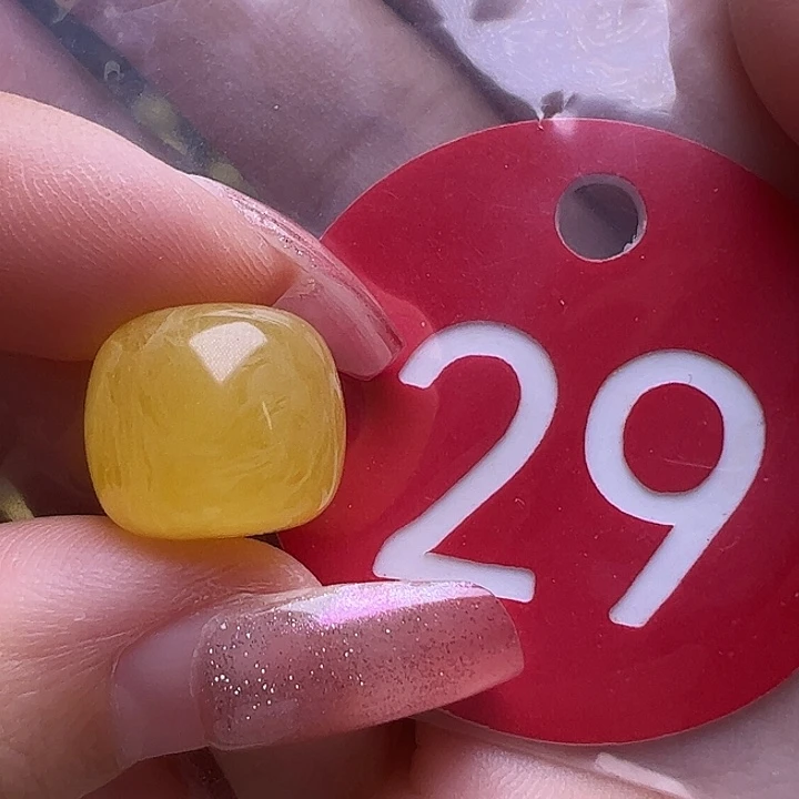 未镶嵌蜜蜡裸石12.8mm鸡油黄老型