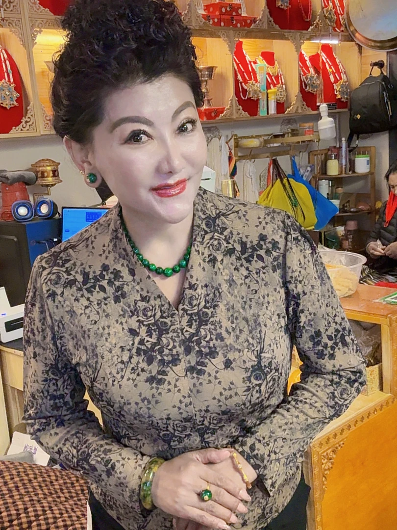 夏季冰丝弹性打底上衣（V领款）