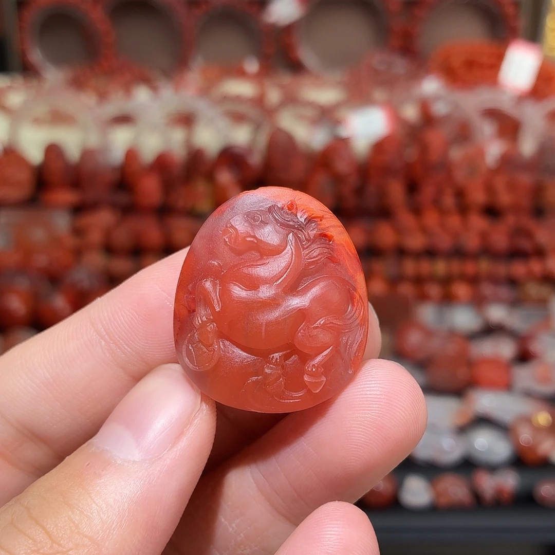 南红玛瑙未镶嵌颈饰生肖（马）吊坠