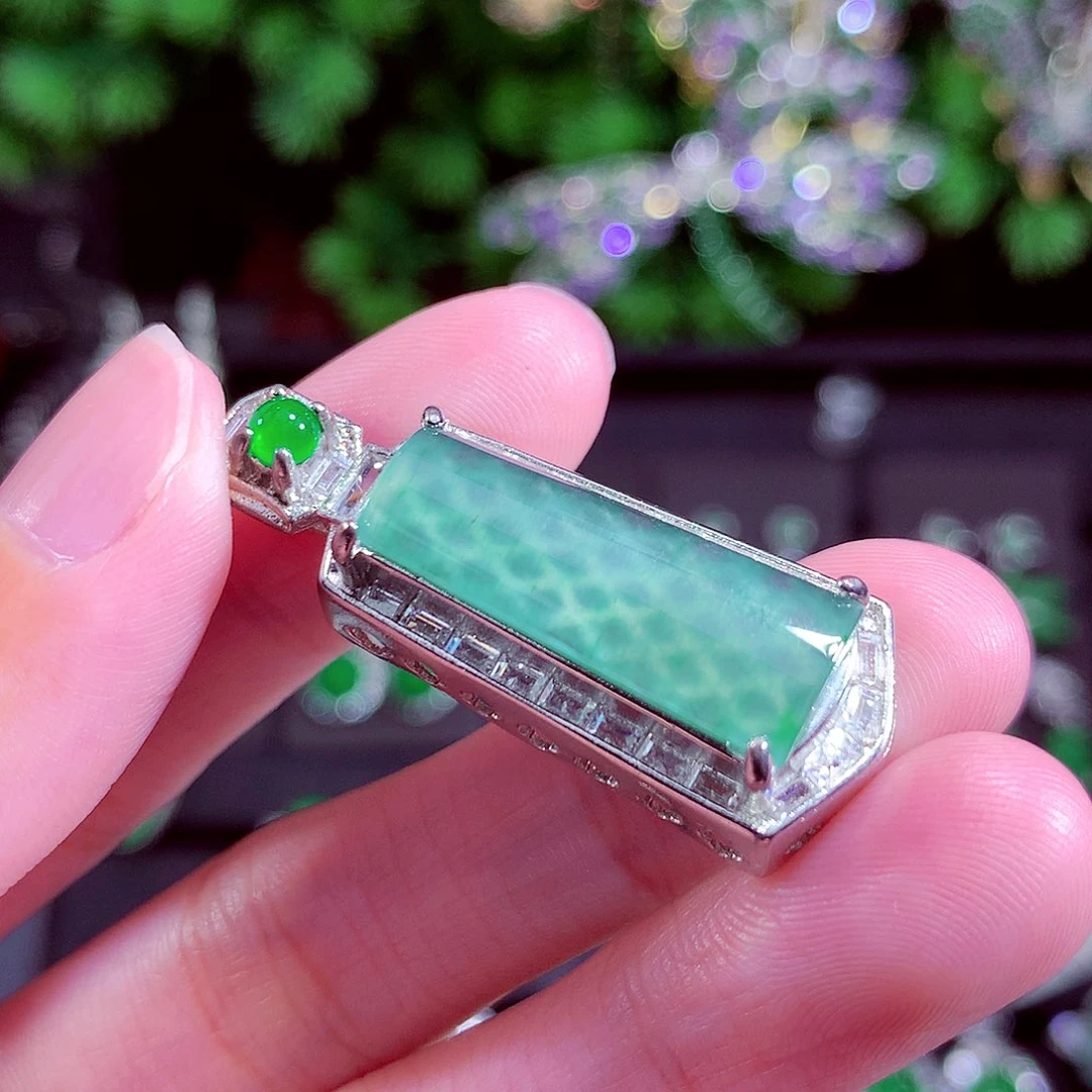 颈饰未镶嵌翡翠天然