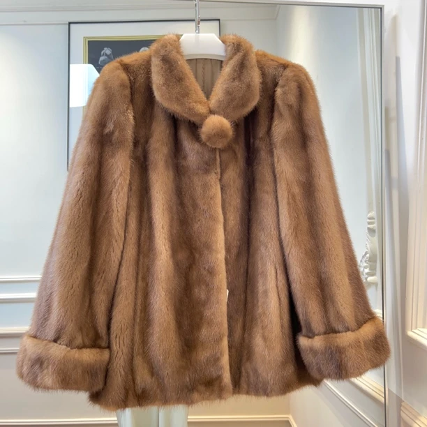 【Z260】金棕娃娃领毛球挽袖气质洋气减龄女款