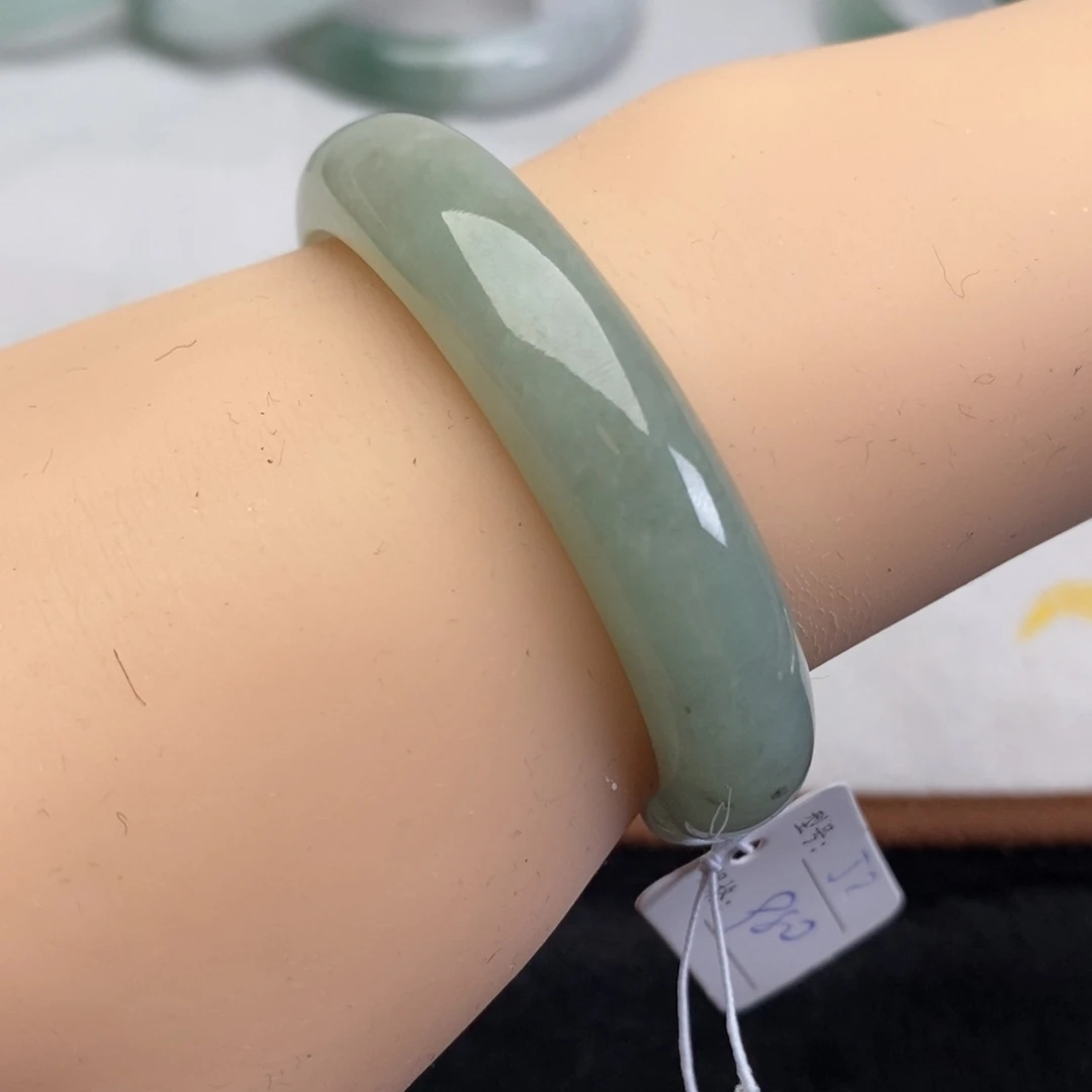 翡翠未镶嵌手镯（贵妃镯）13658052