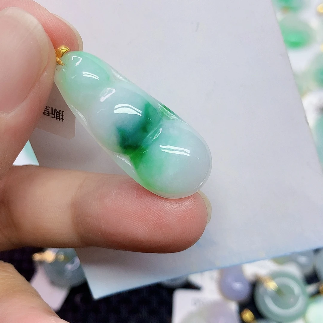 翡翠18K金镶嵌颈饰豆子