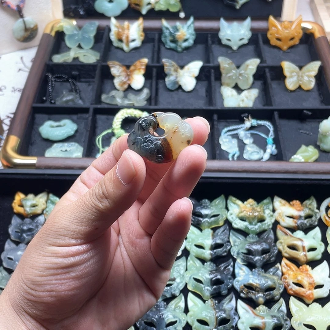 未镶嵌蛇纹石玉颈饰