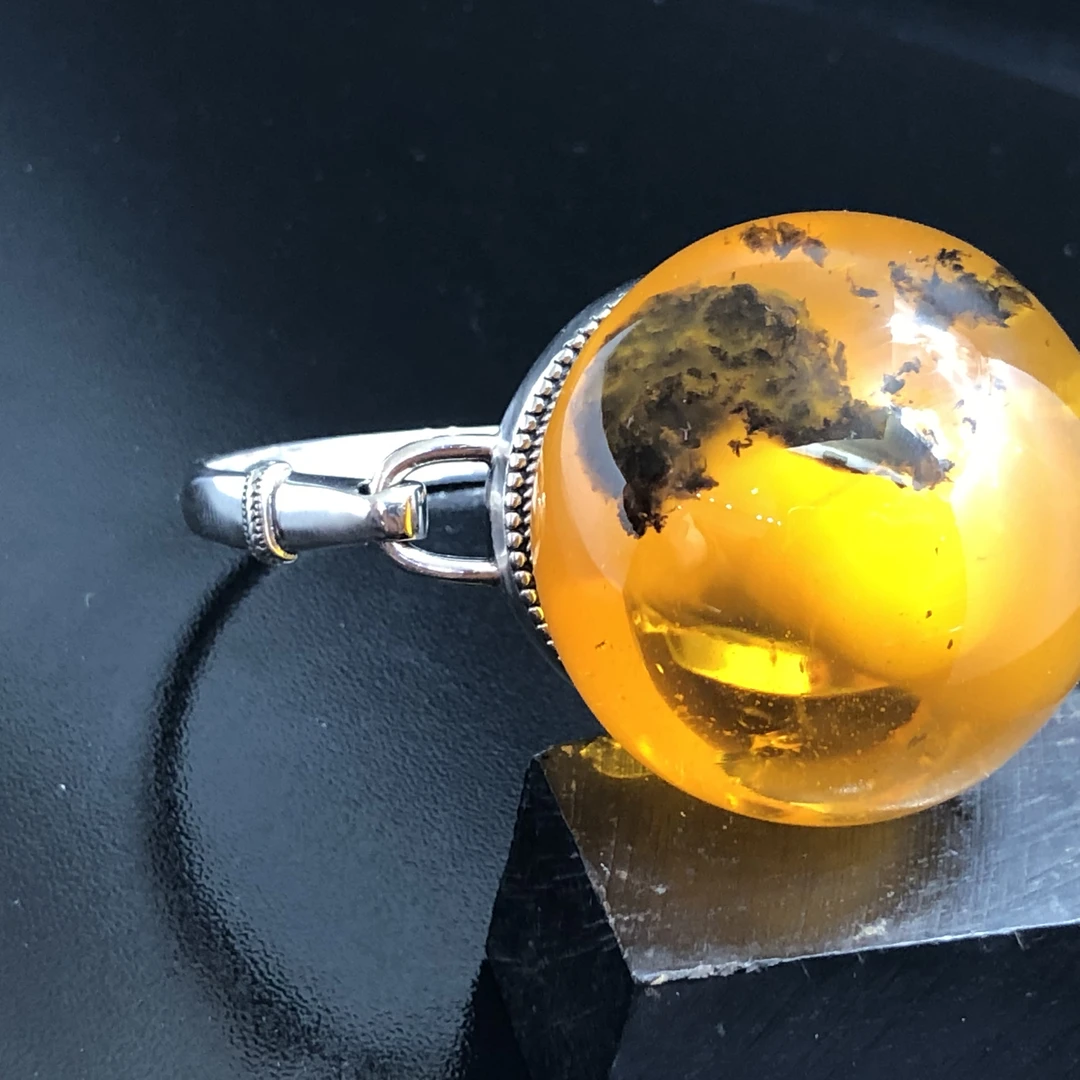 乌克兰生态植物琥珀手镯。