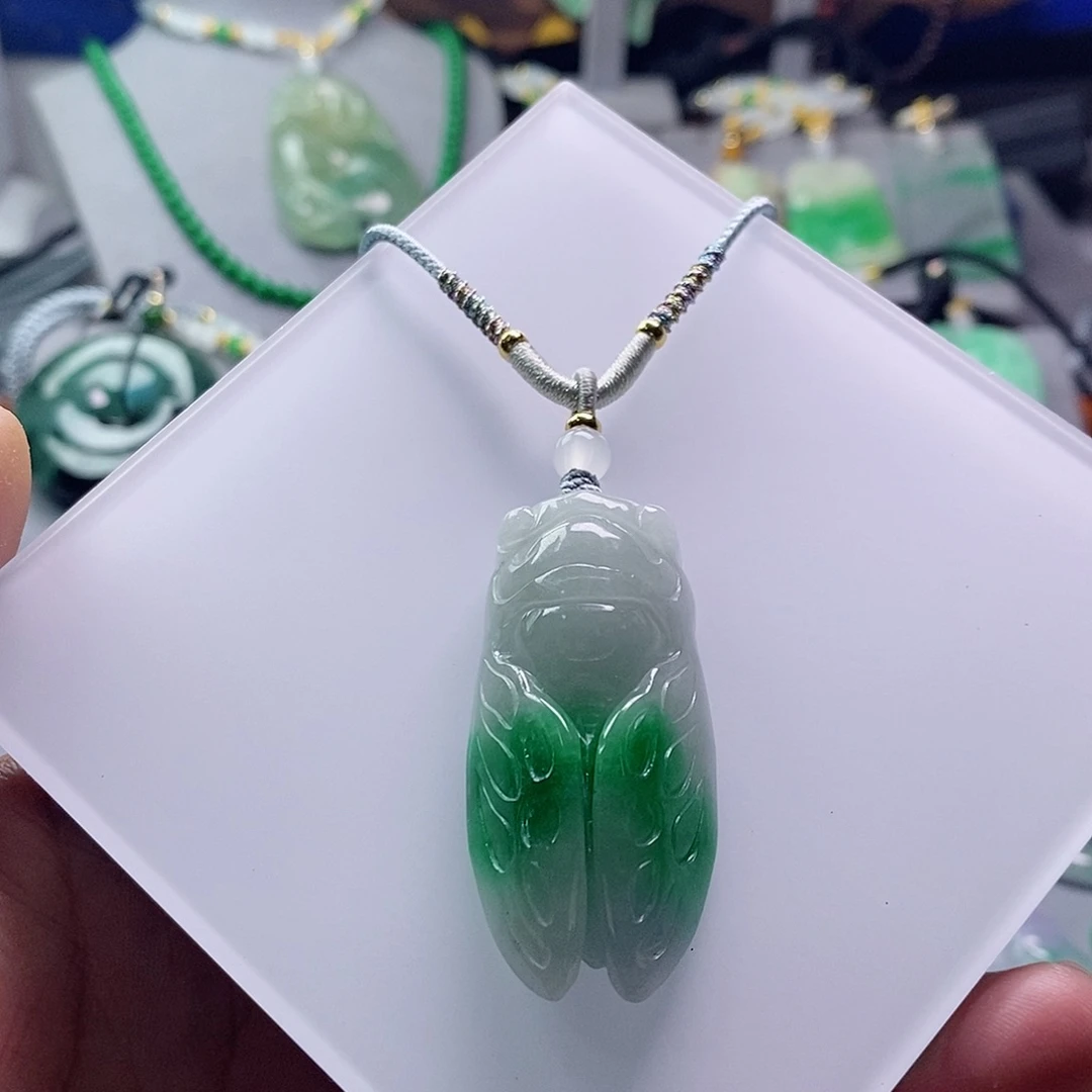 翡翠未镶嵌吊坠(赠链)