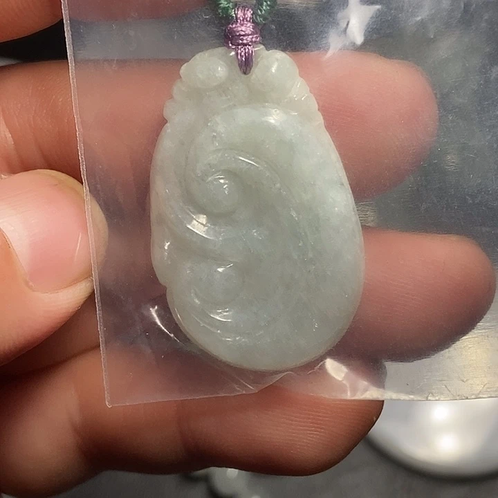 翡翠未镶嵌颈饰如意