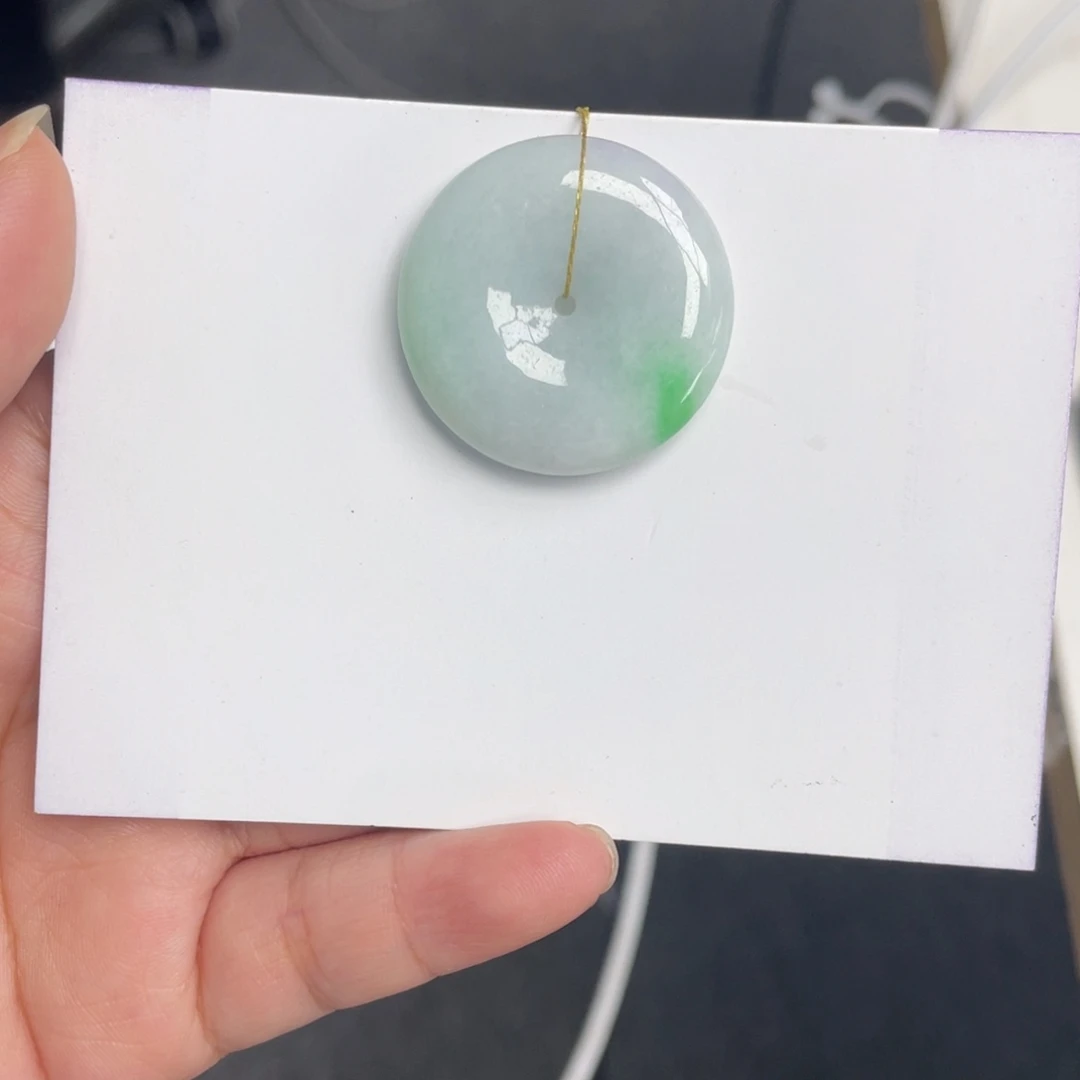 翡翠未镶嵌颈饰平安扣
