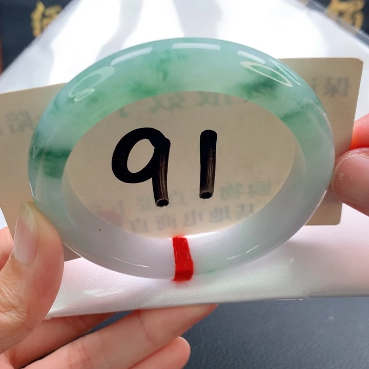 未镶嵌手镯翡翠正圈飘绿