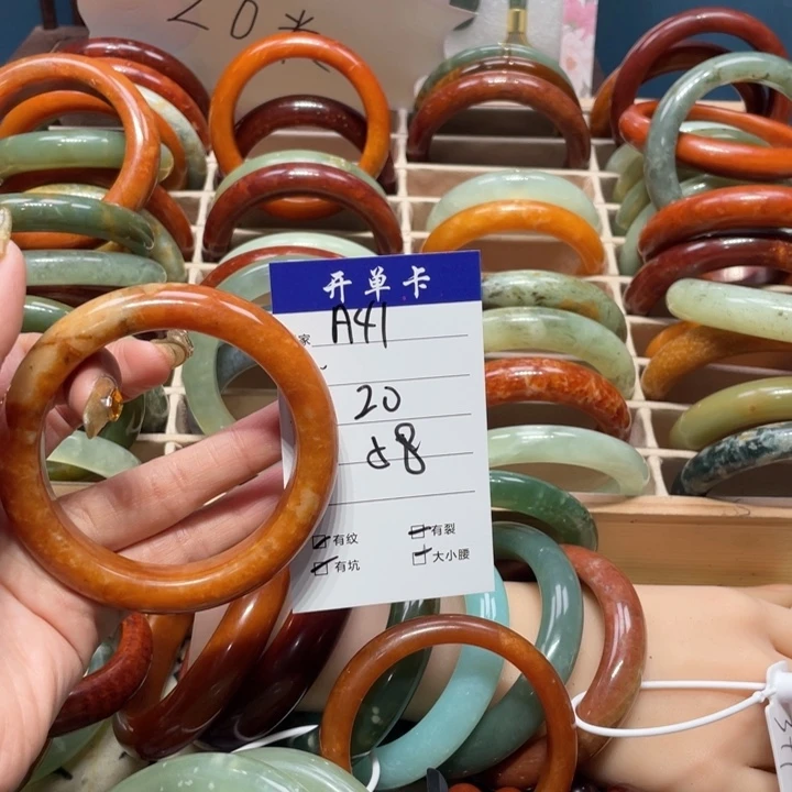 蛇纹石玉手镯未镶嵌?***巧