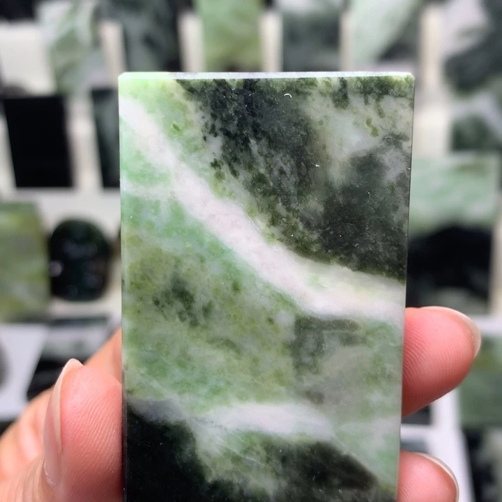 独山玉颈饰未镶嵌