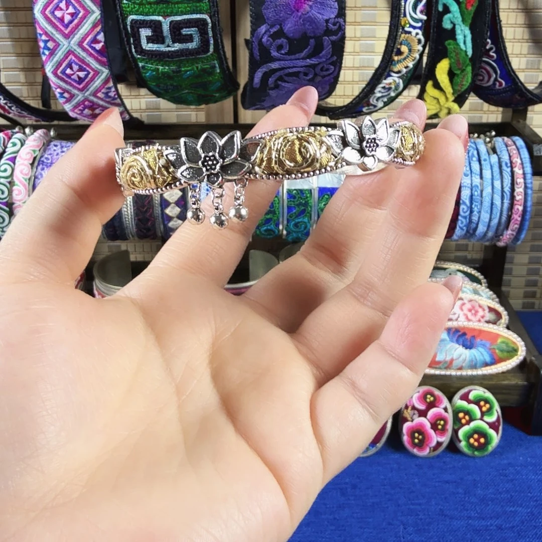 传承非遗刺绣饰品18