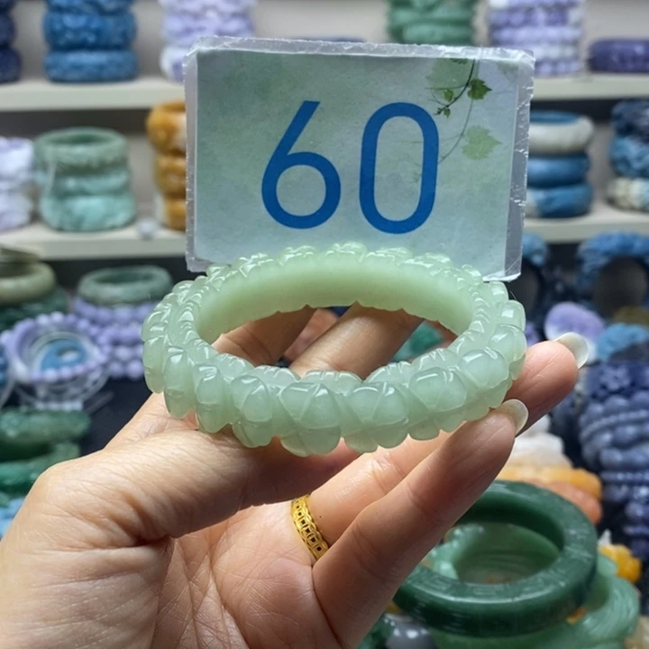 未镶嵌手镯石英岩玉