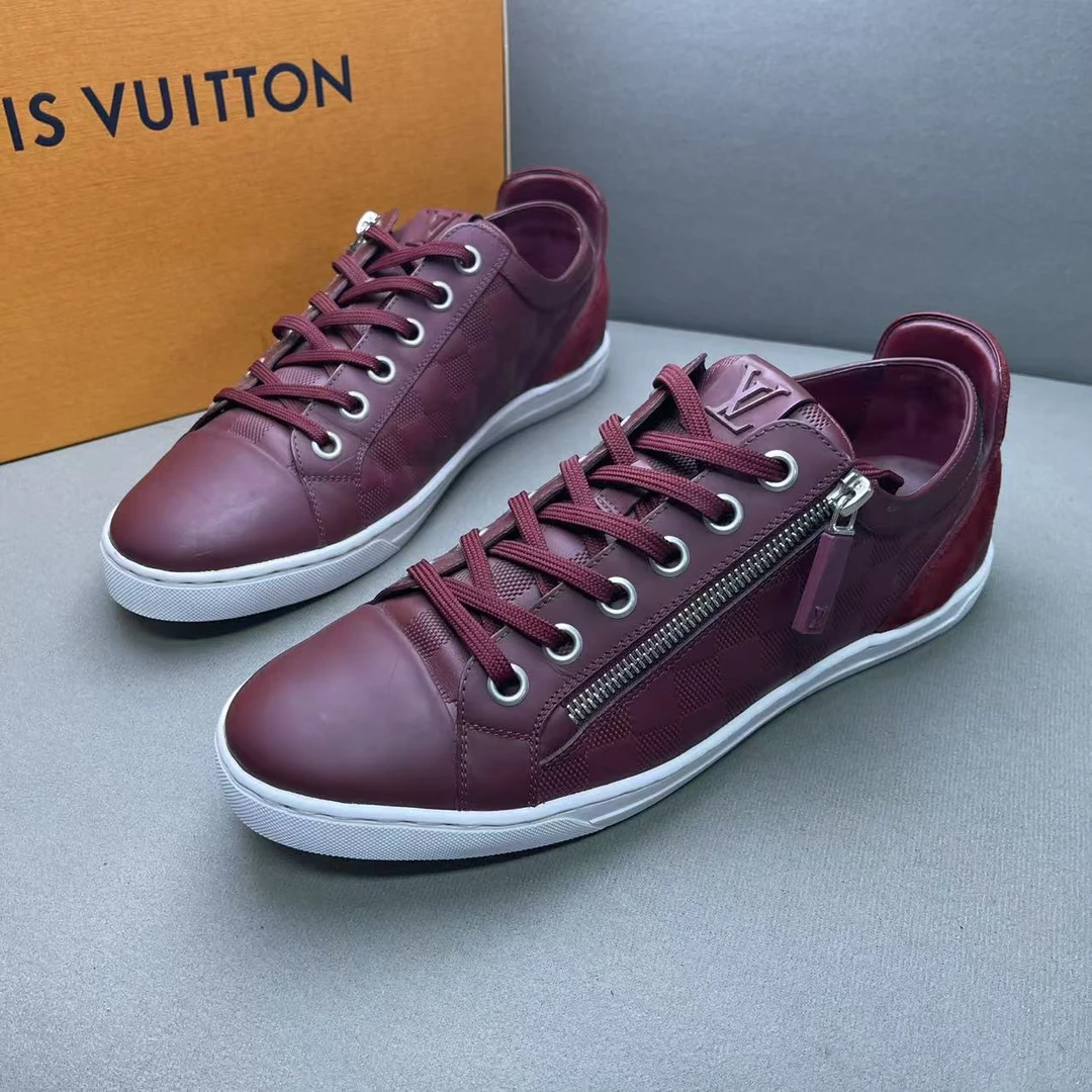 95新 LouisVuitton/路易威登 红色棋盘格满印时尚拉链板鞋 41码