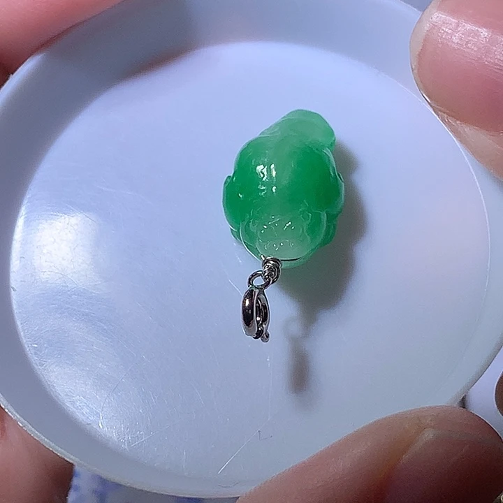 翡翠未镶嵌颈饰阳绿色三角金蟾19*12.3*9.3