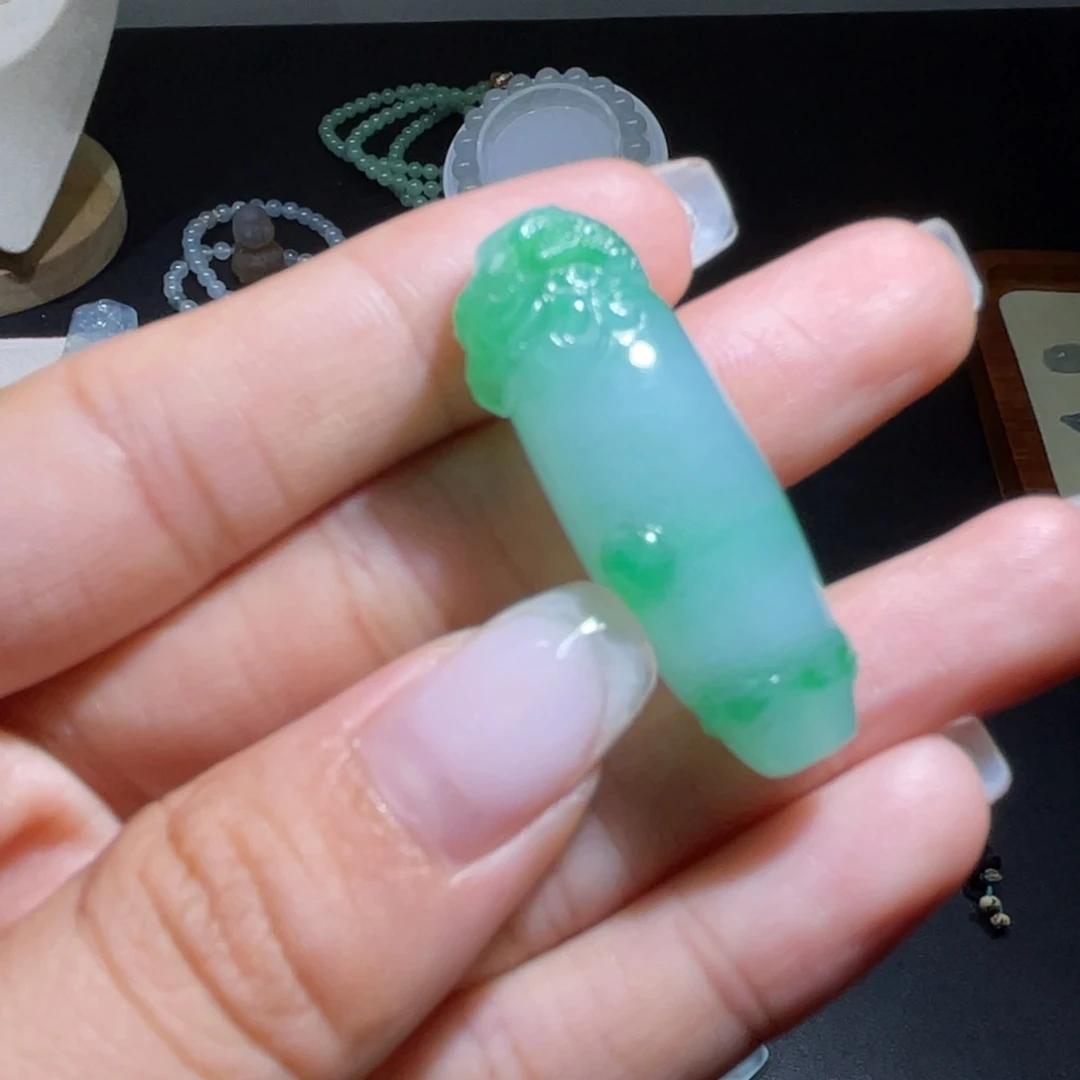吊坠(不含链)未镶嵌翡翠龙盘柱